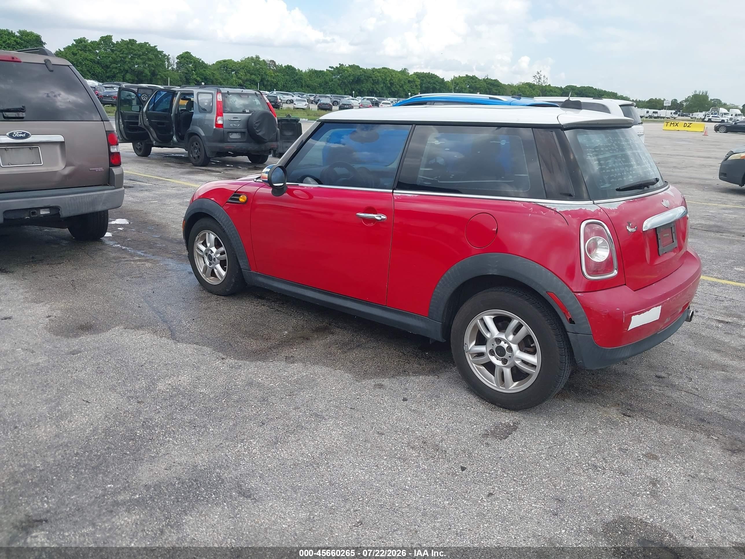 2012 Mini Cooper   Red vin: WMWSU3C57CT256500