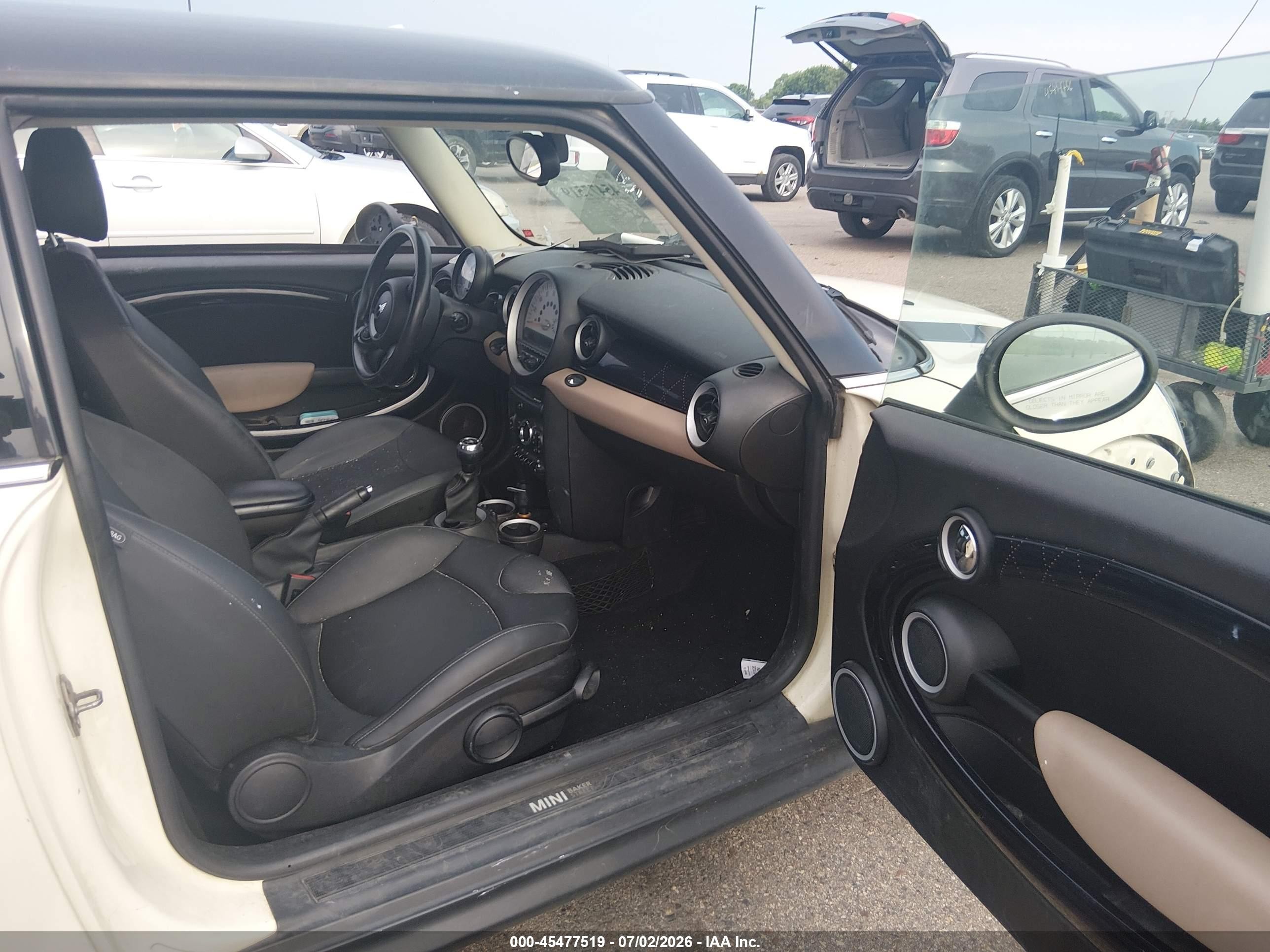 2013 Mini Hardtop Cooper White vin: WMWSU3C57DT374340