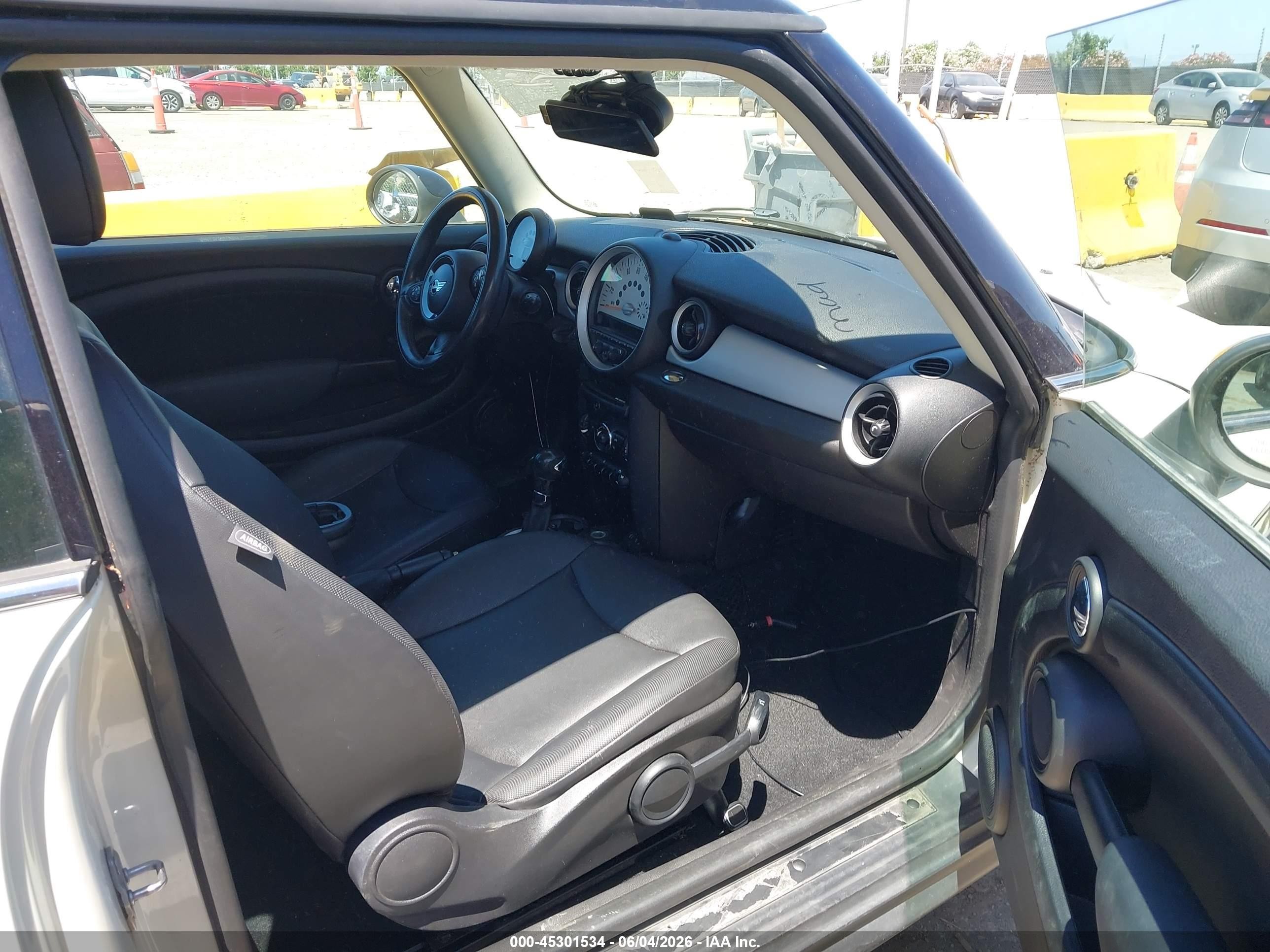 2013 Mini Hardtop Cooper Cream vin: WMWSU3C57DT549203