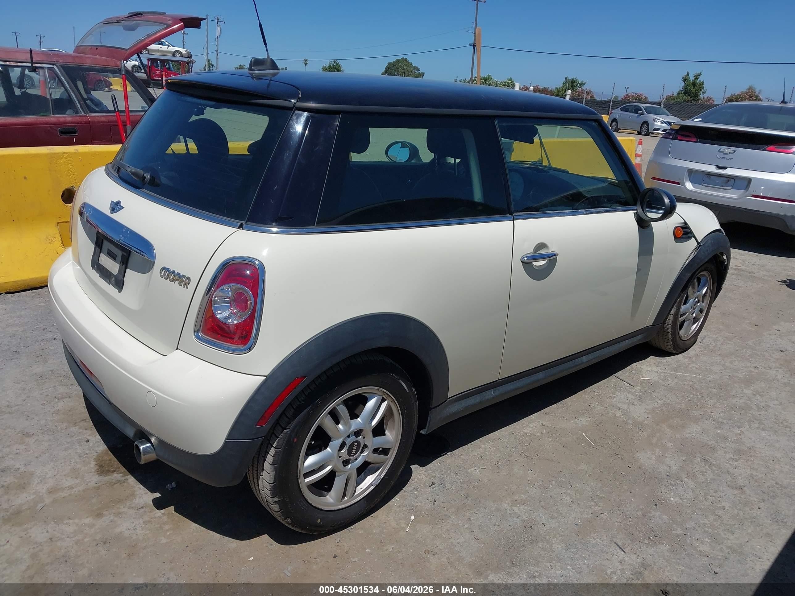 2013 Mini Hardtop Cooper Cream vin: WMWSU3C57DT549203