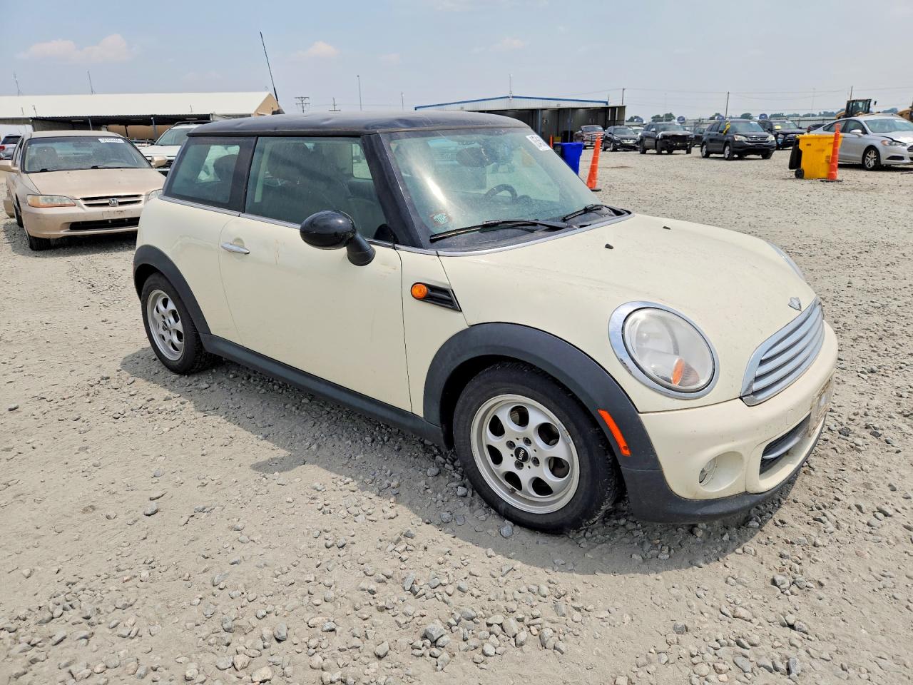2013 Mini Cooper Cream vin: WMWSU3C57DT679644