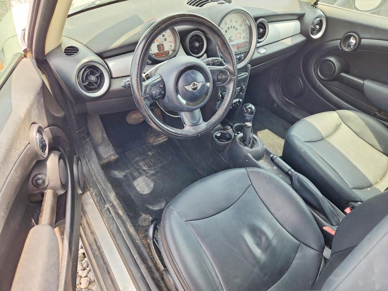 2013 Mini Cooper Cream vin: WMWSU3C57DT679644