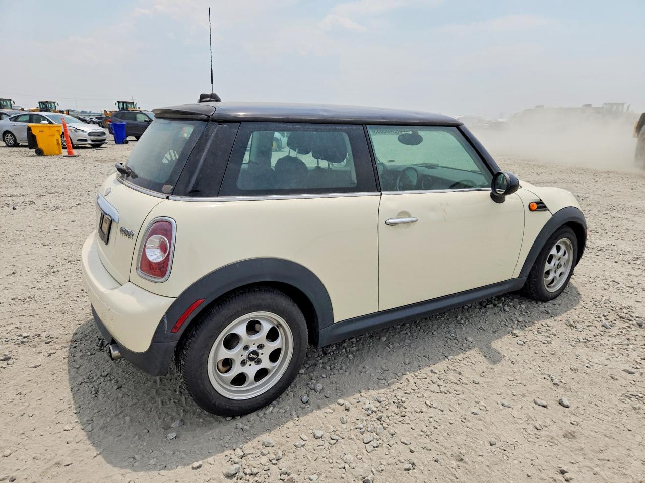 2013 Mini Cooper Cream vin: WMWSU3C57DT679644