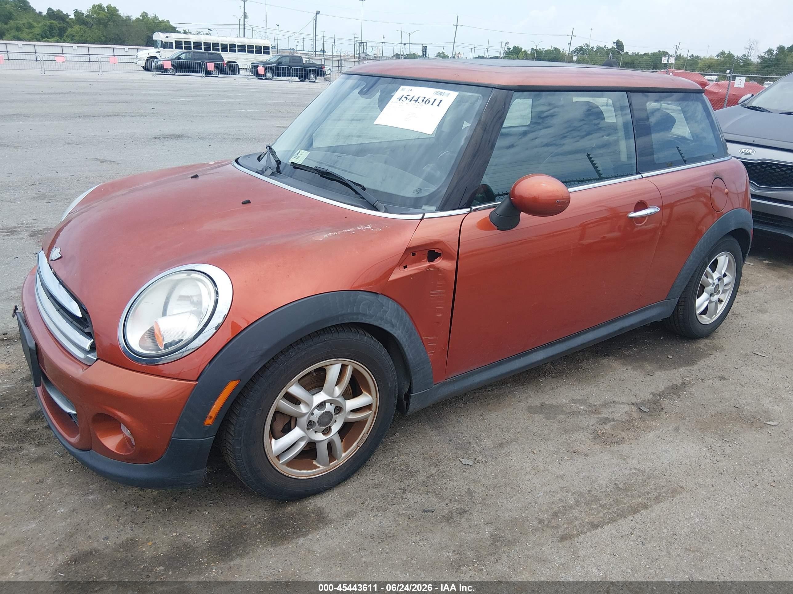 2013 Mini Hardtop Cooper Оранжевый vin: WMWSU3C57DT683435
