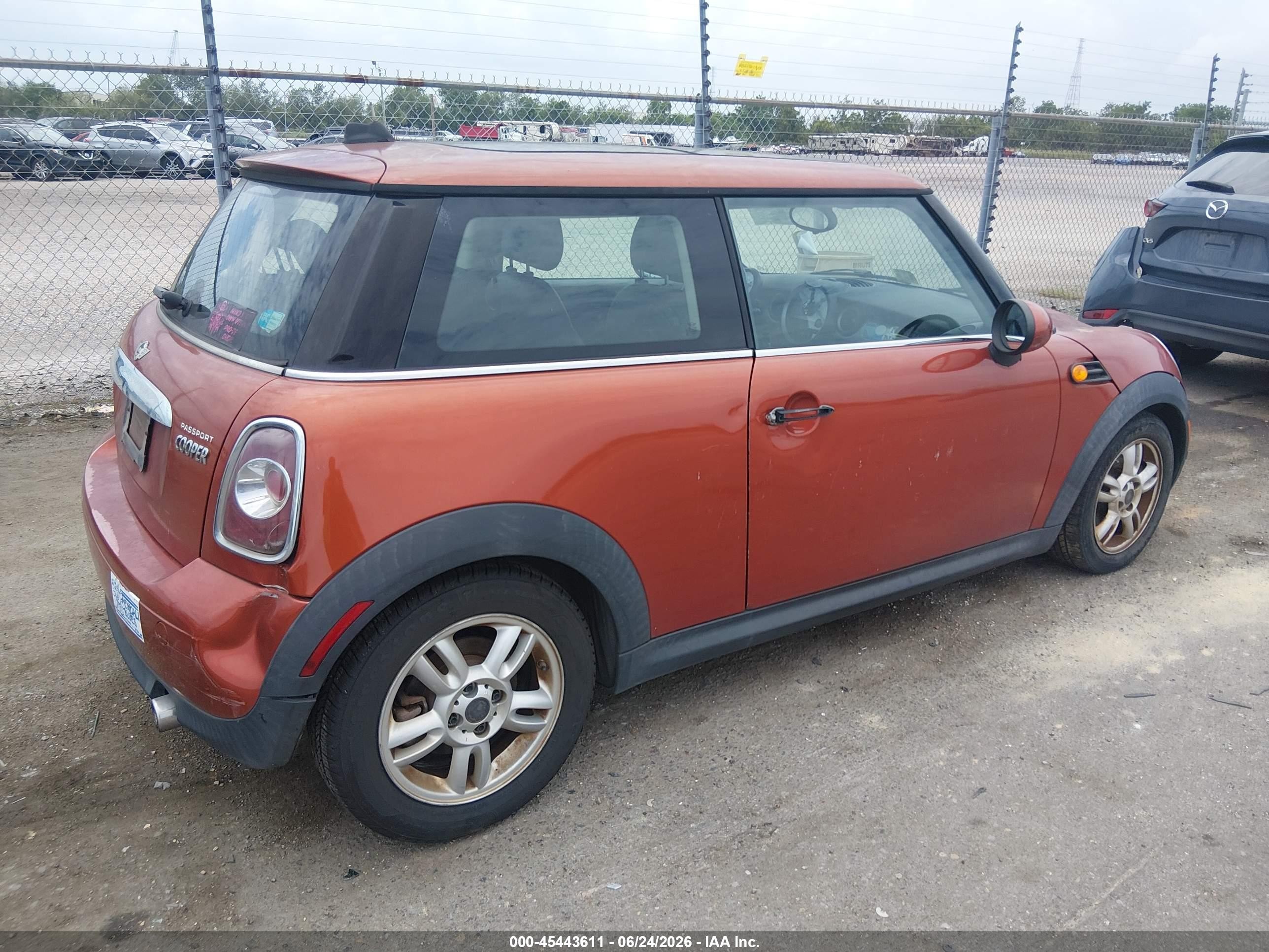 2013 Mini Hardtop Cooper Оранжевый vin: WMWSU3C57DT683435