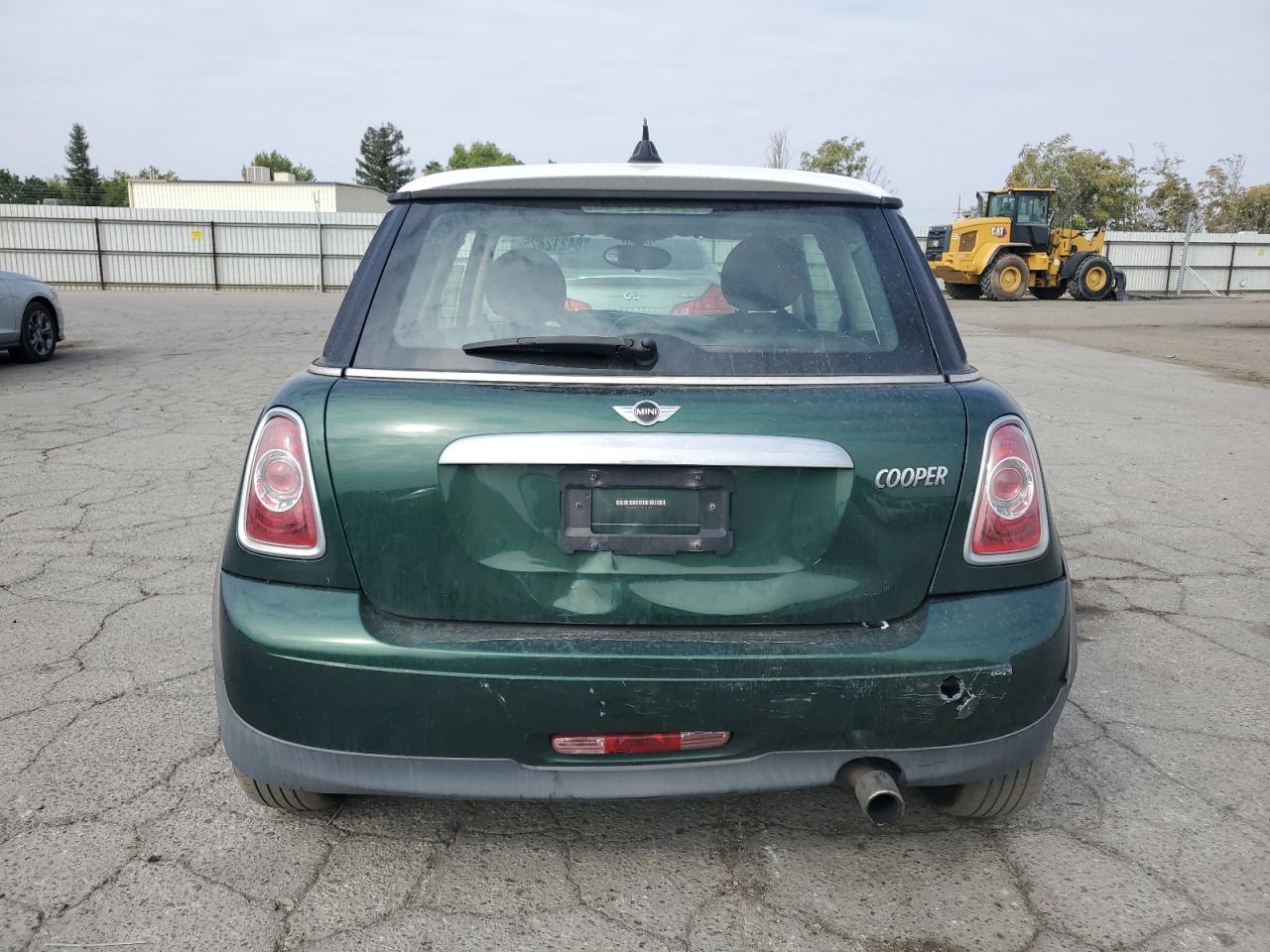 2011 Mini Cooper Зеленый vin: WMWSU3C58BT093192