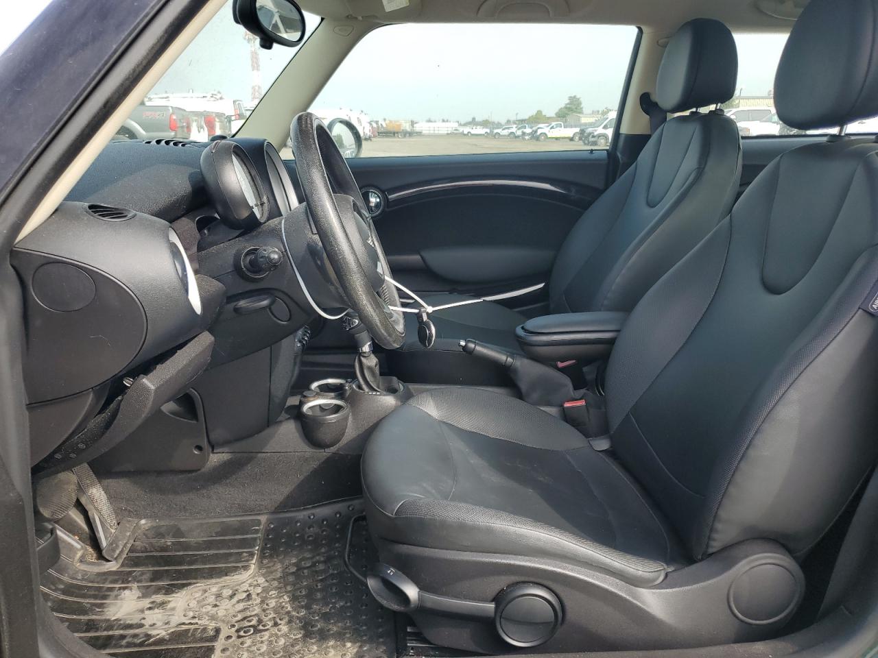 2011 Mini Cooper Зеленый vin: WMWSU3C58BT093192
