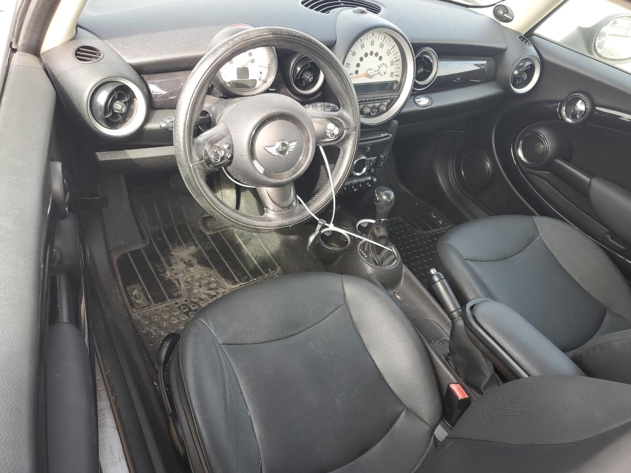 2011 Mini Cooper Зеленый vin: WMWSU3C58BT093192