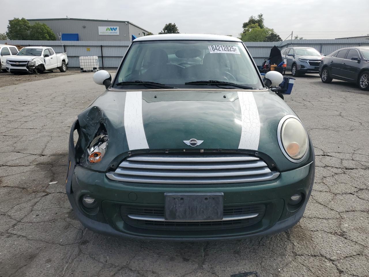 2011 Mini Cooper Зеленый vin: WMWSU3C58BT093192