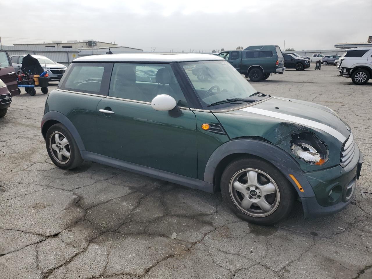 2011 Mini Cooper Зеленый vin: WMWSU3C58BT093192