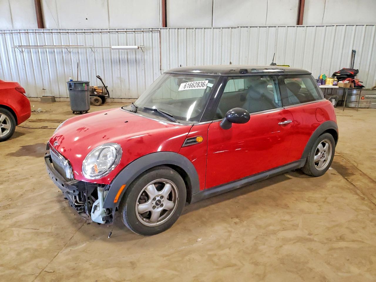 2011 Mini Cooper Red vin: WMWSU3C58BT098537