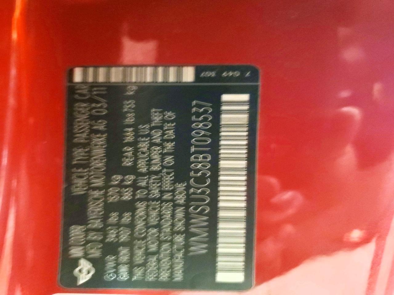 2011 Mini Cooper Red vin: WMWSU3C58BT098537