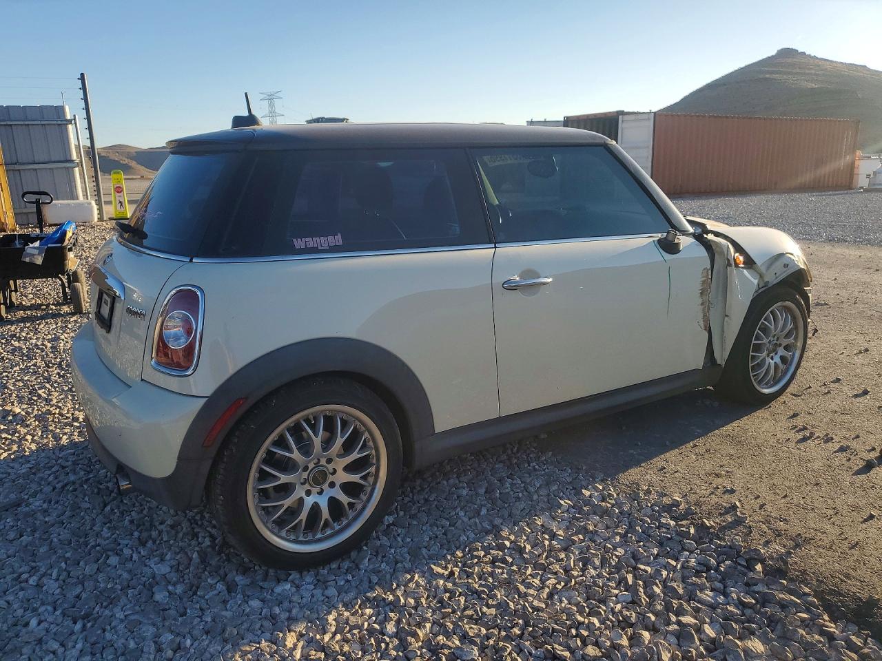 2011 Mini Cooper White vin: WMWSU3C58BT251448