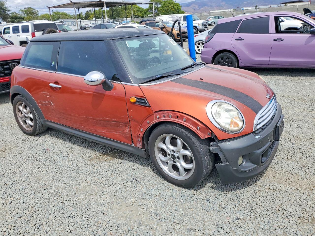 2011 Mini Cooper Оранжевый vin: WMWSU3C58BTX96176