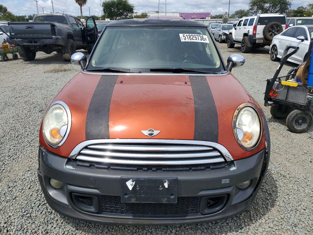 2011 Mini Cooper Оранжевый vin: WMWSU3C58BTX96176
