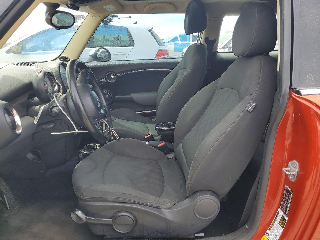 2011 Mini Cooper Оранжевый vin: WMWSU3C58BTX96176