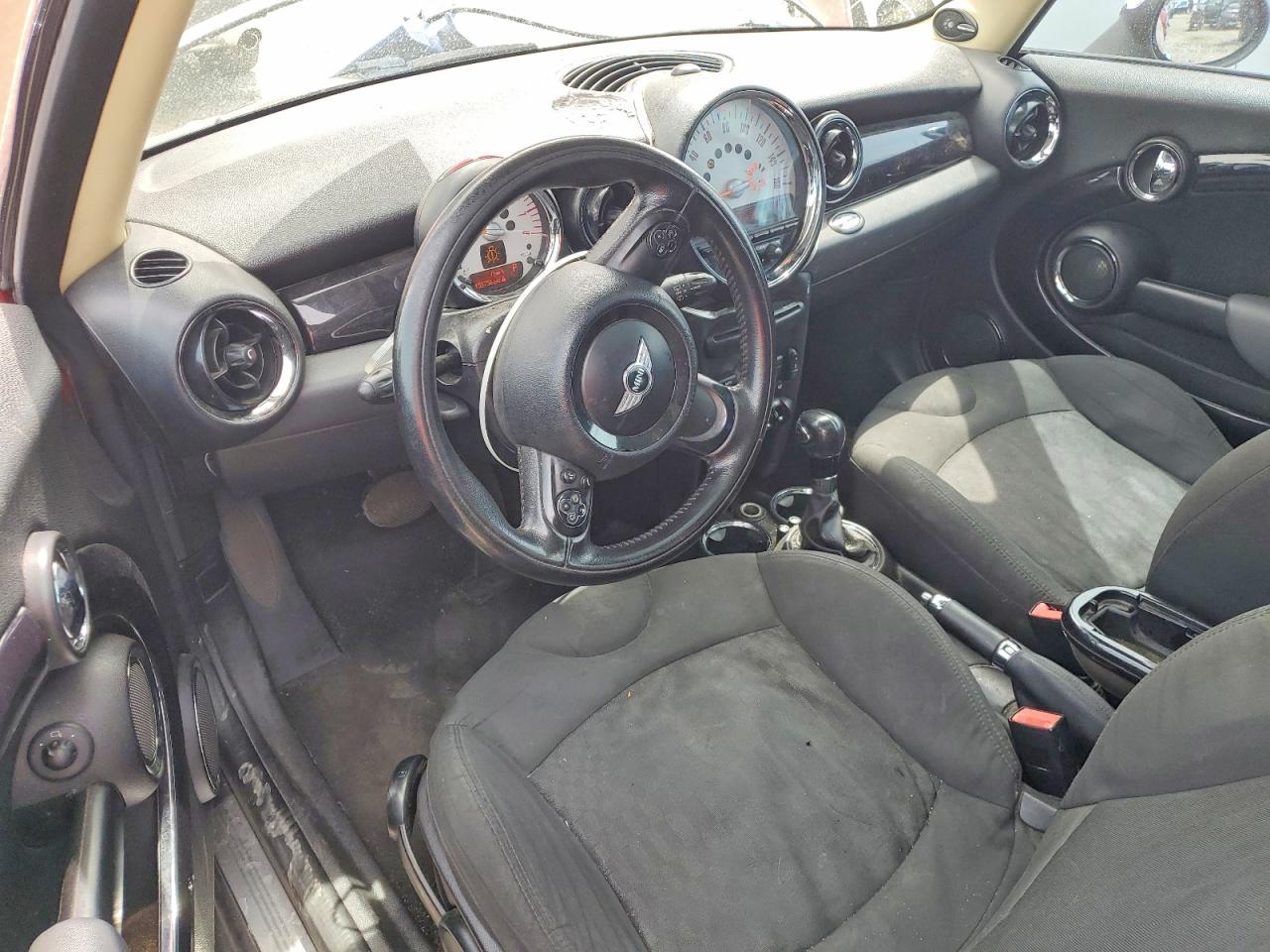 2011 Mini Cooper Оранжевый vin: WMWSU3C58BTX96176