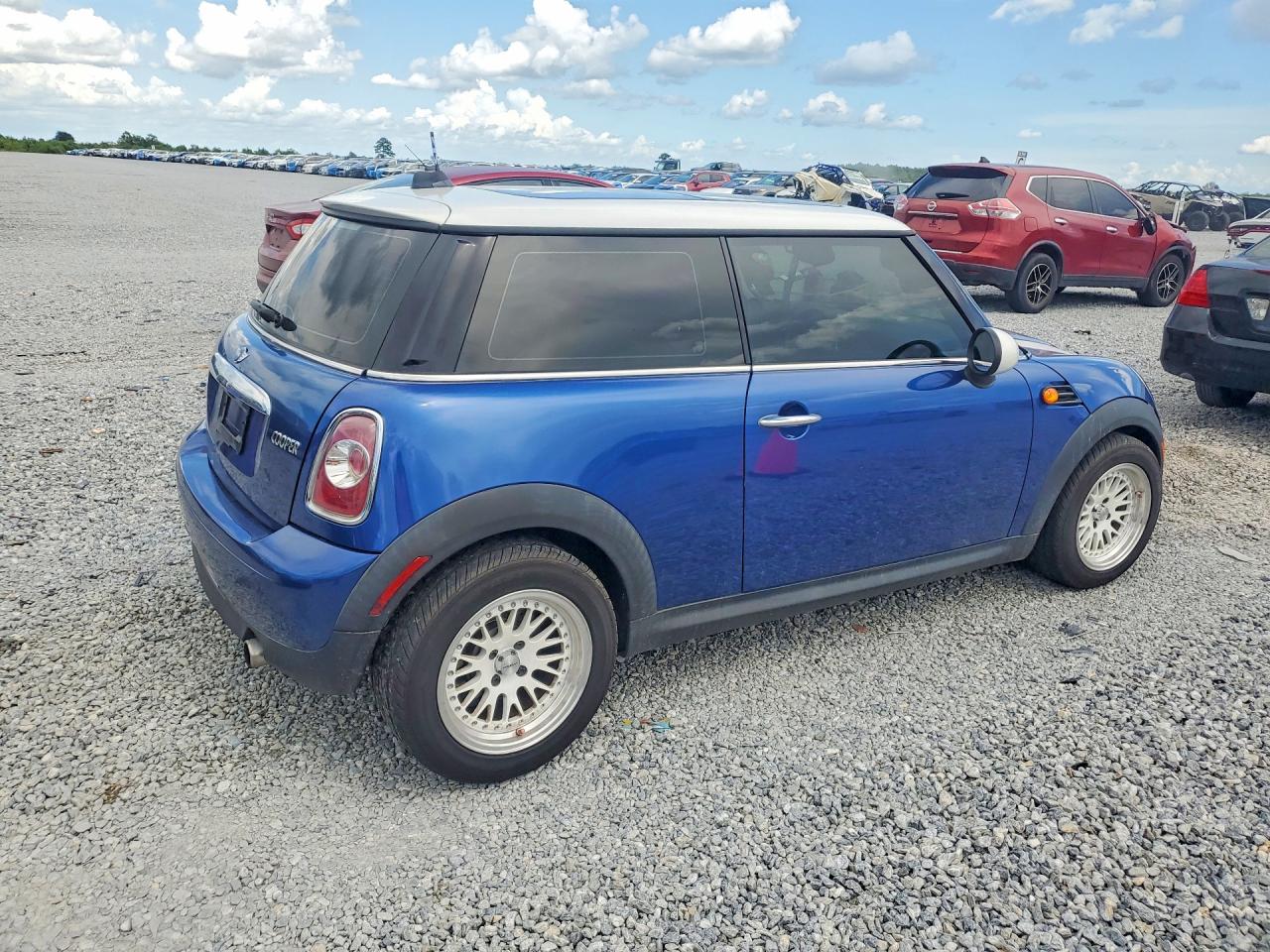 2012 Mini Cooper Blue vin: WMWSU3C58CT259793