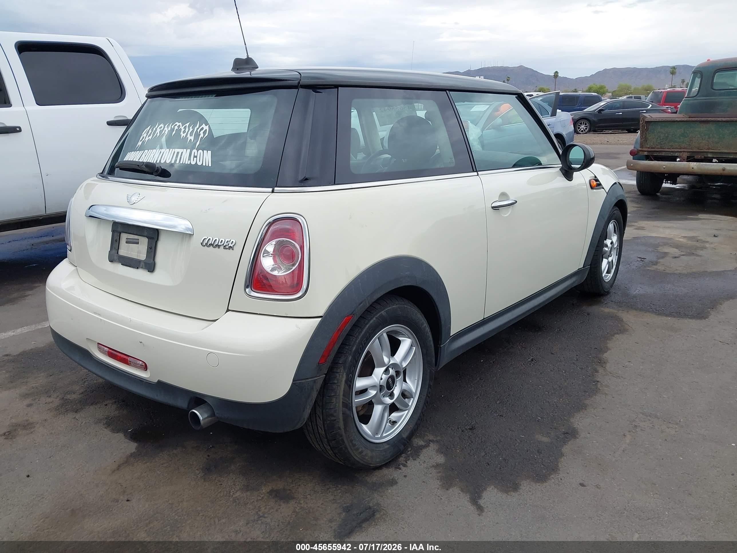 2013 Mini Hardtop Cooper Yellow vin: WMWSU3C58DT373410
