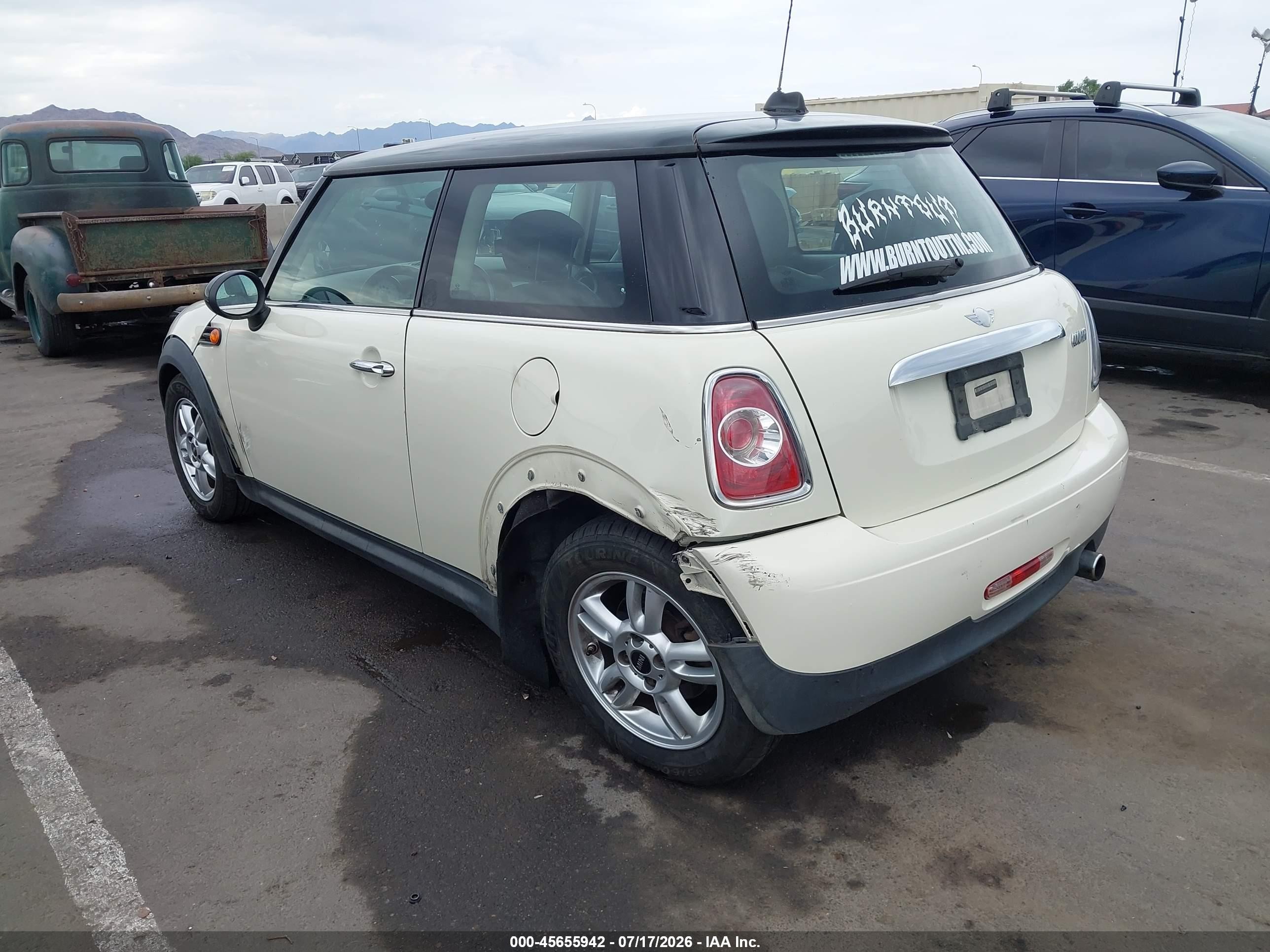 2013 Mini Hardtop Cooper Yellow vin: WMWSU3C58DT373410
