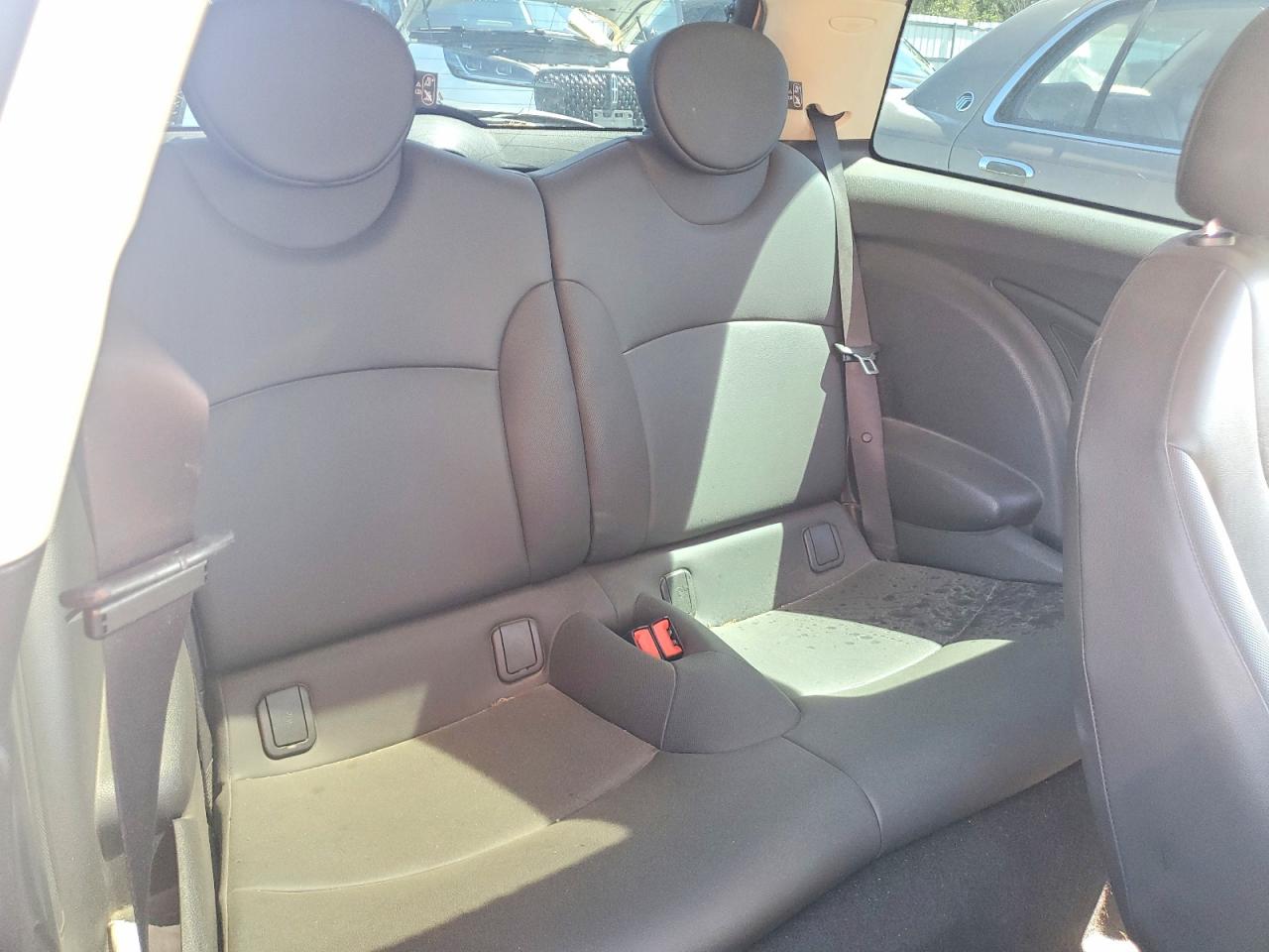 2013 Mini Cooper Cream vin: WMWSU3C58DT679961