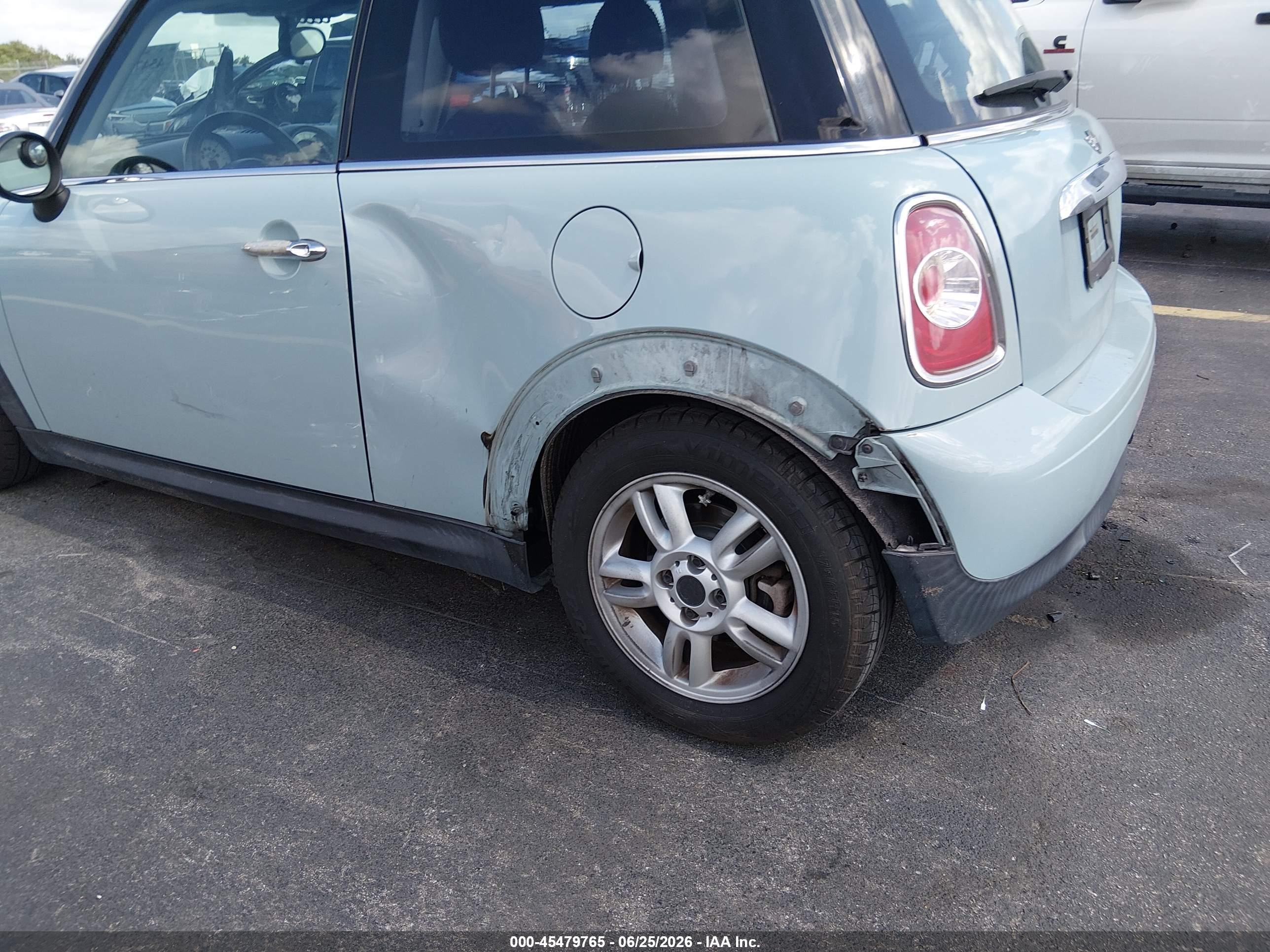 2013 Mini Hardtop Cooper Blue vin: WMWSU3C58DT686926