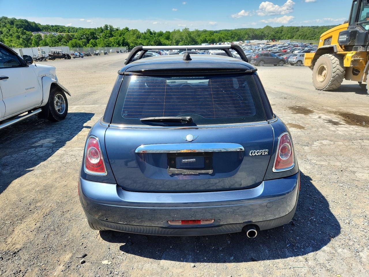 2011 Mini Cooper Blue vin: WMWSU3C59BT096957