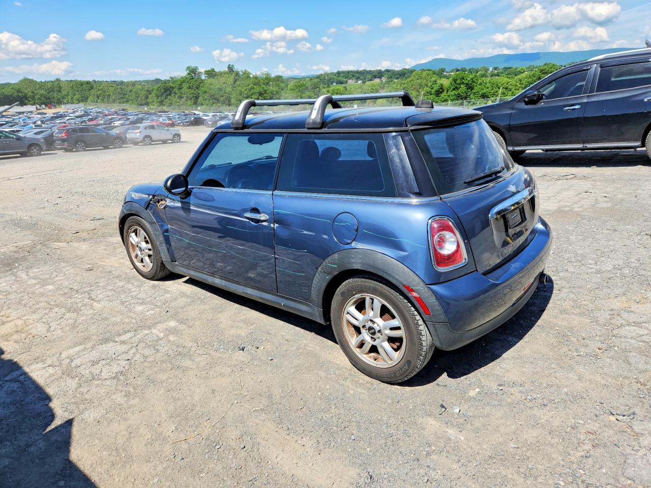 2011 Mini Cooper Blue vin: WMWSU3C59BT096957