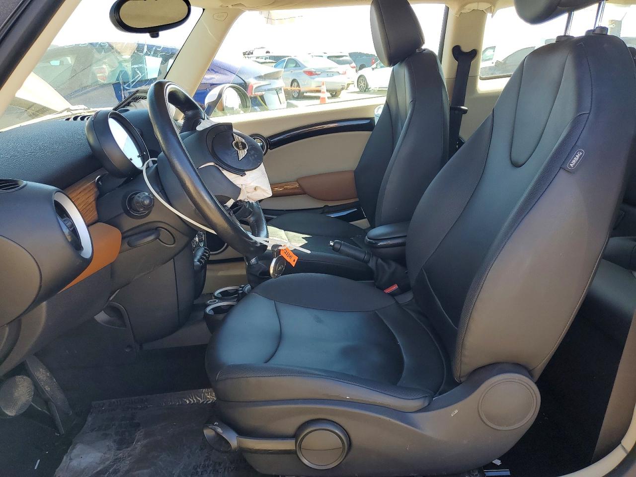 2012 Mini Cooper Two Tone vin: WMWSU3C59CT256028