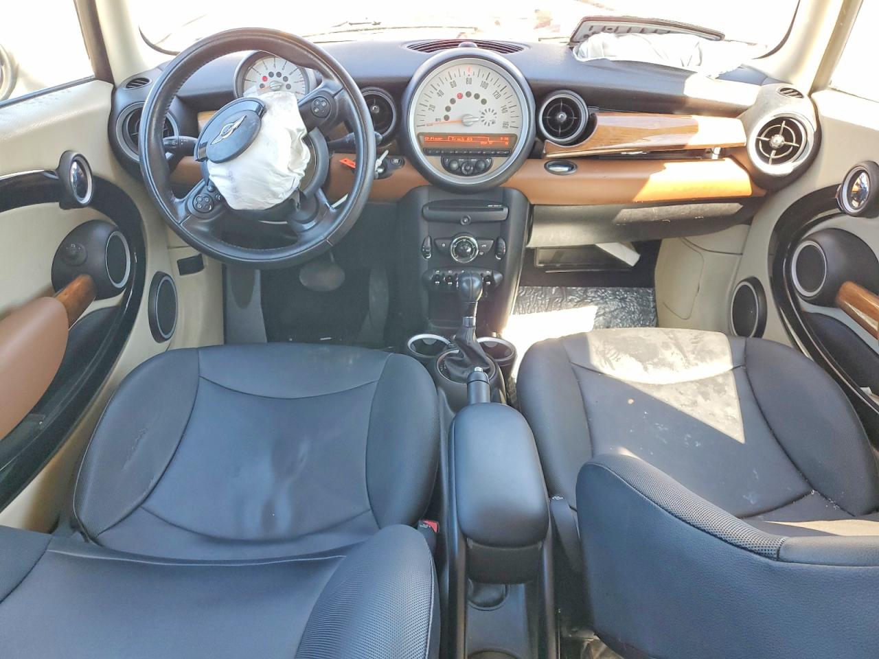 2012 Mini Cooper Two Tone vin: WMWSU3C59CT256028