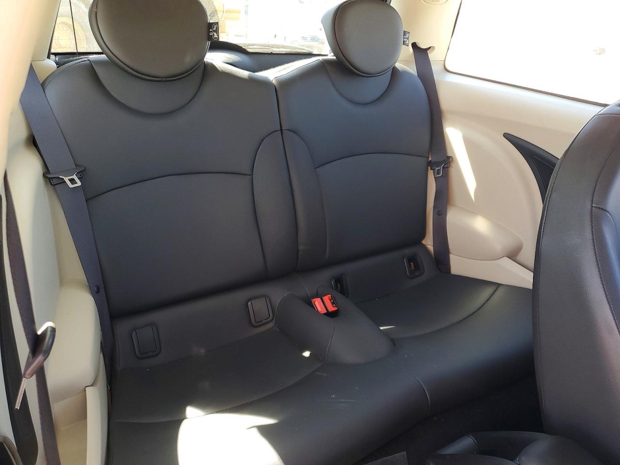 2012 Mini Cooper Two Tone vin: WMWSU3C59CT256028