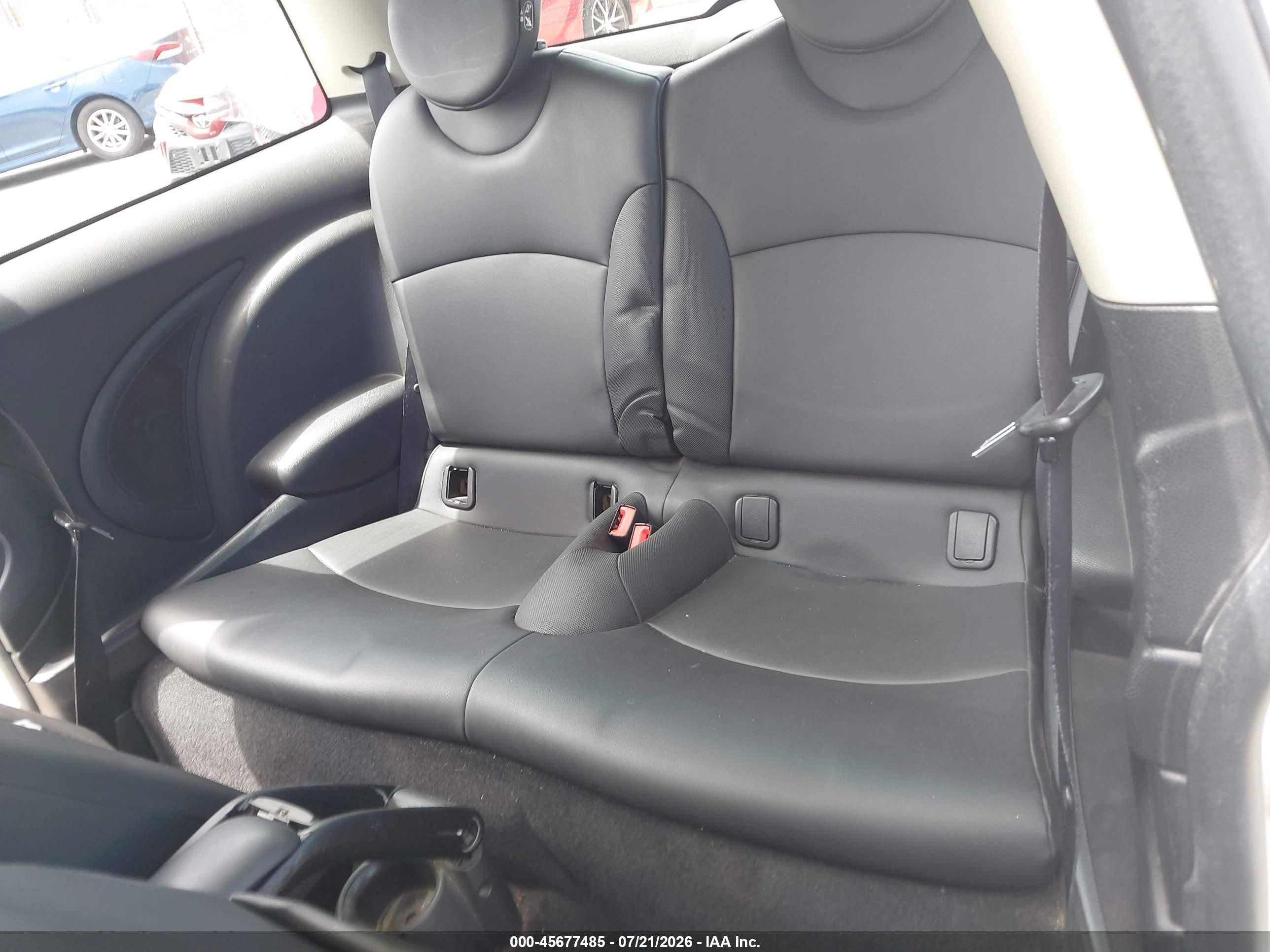 2013 Mini Hardtop Cooper Beige vin: WMWSU3C59DT685798