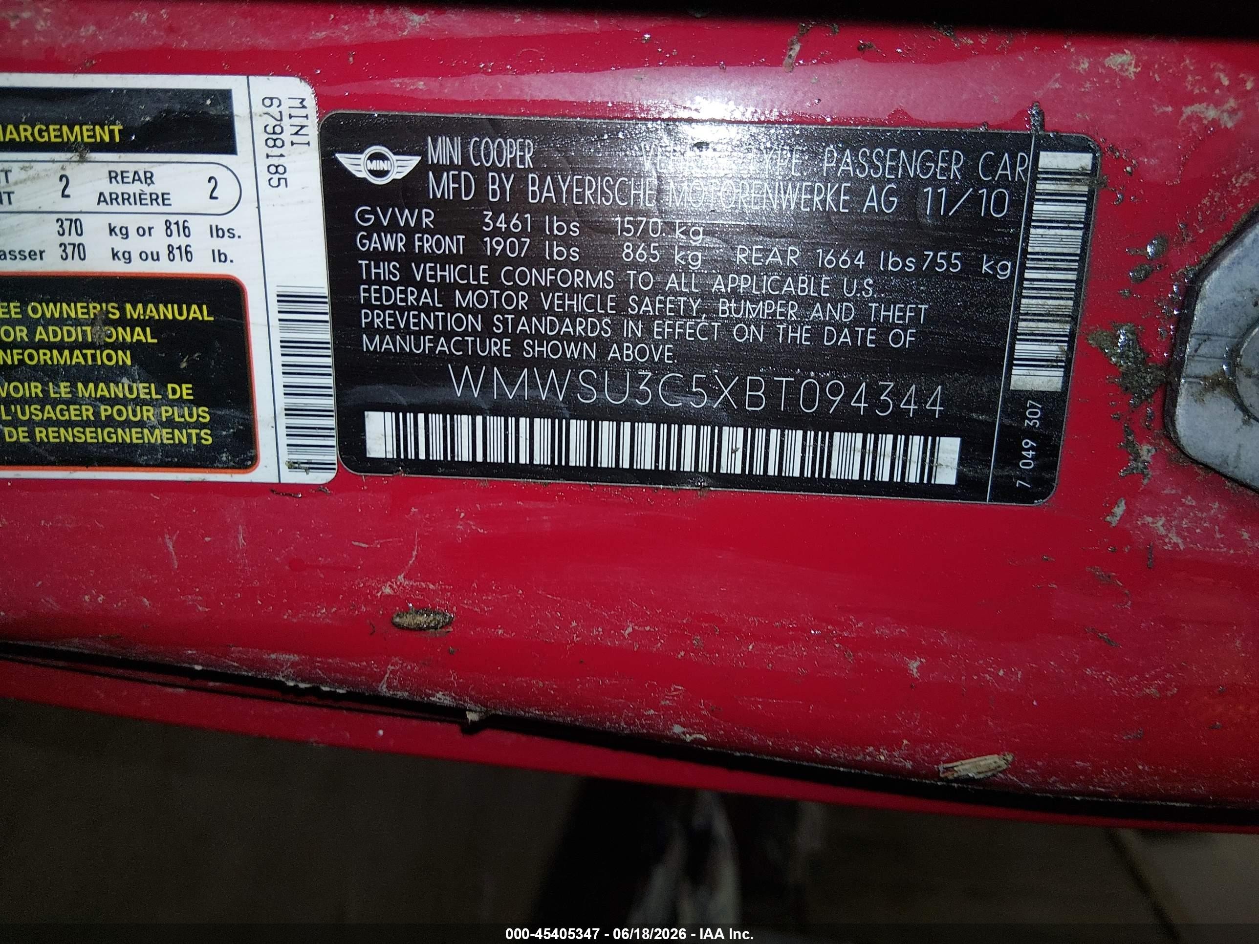 2011 Mini Cooper Red vin: WMWSU3C5XBT094344