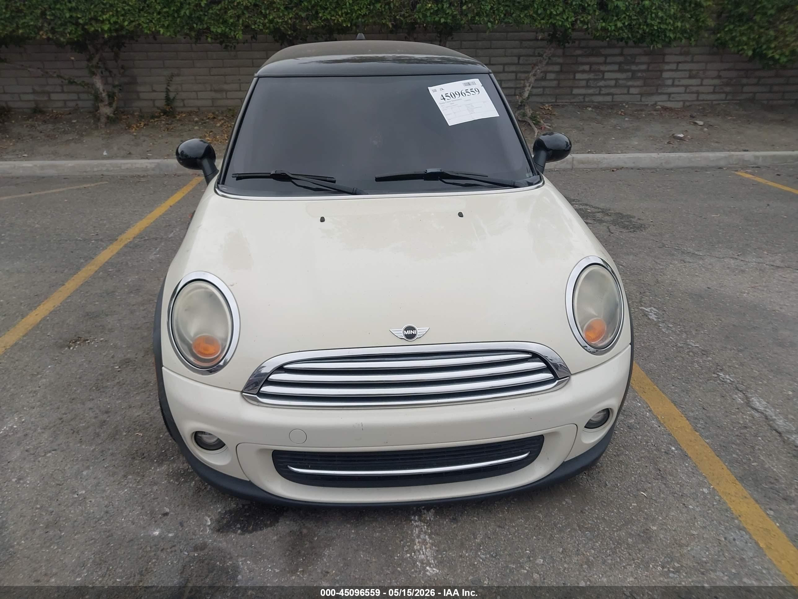 2011 Mini Cooper   White vin: WMWSU3C5XBT099415
