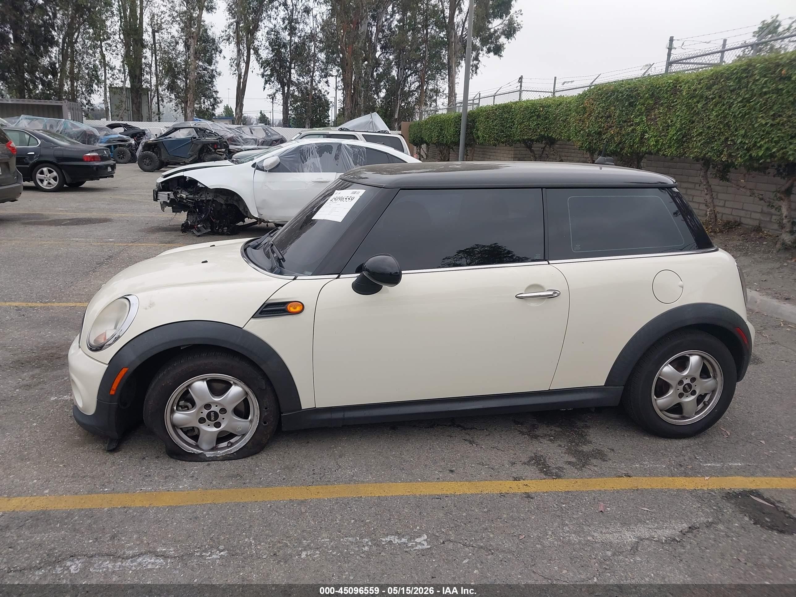 2011 Mini Cooper   White vin: WMWSU3C5XBT099415