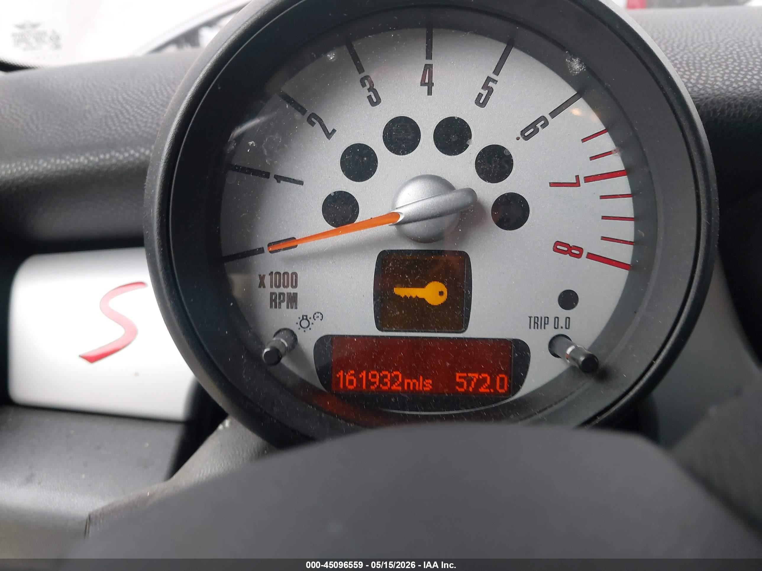 2011 Mini Cooper   White vin: WMWSU3C5XBT099415