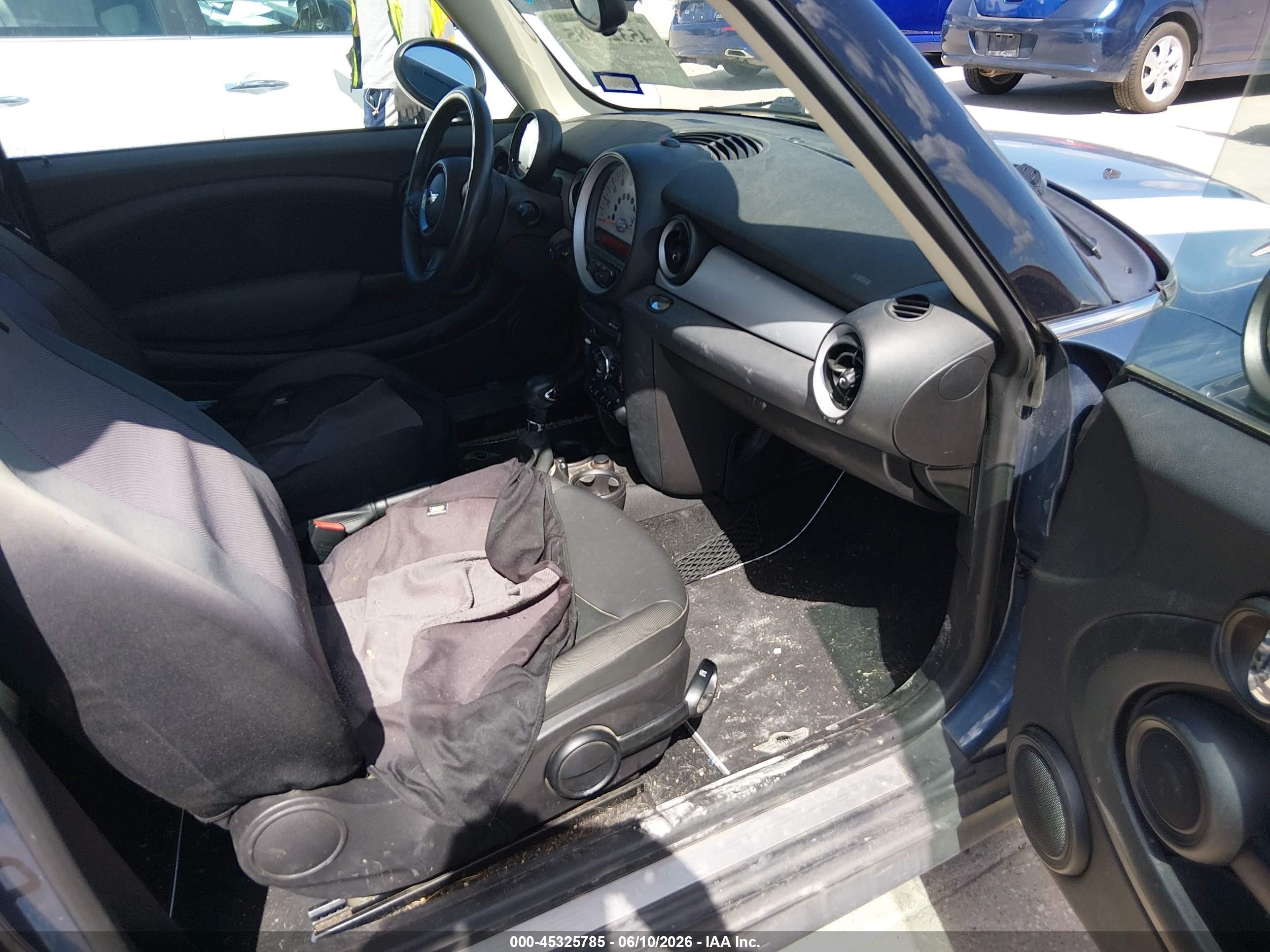 2011 Mini Cooper   Синий vin: WMWSU3C5XBT251726