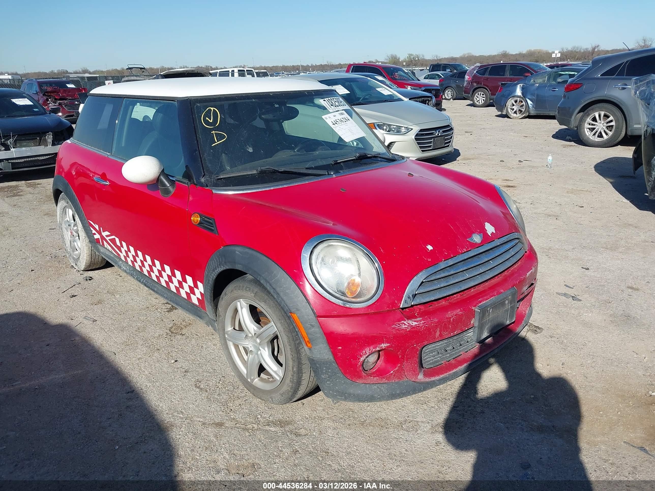 2012 Mini Cooper   Red vin: WMWSU3C5XCT185843