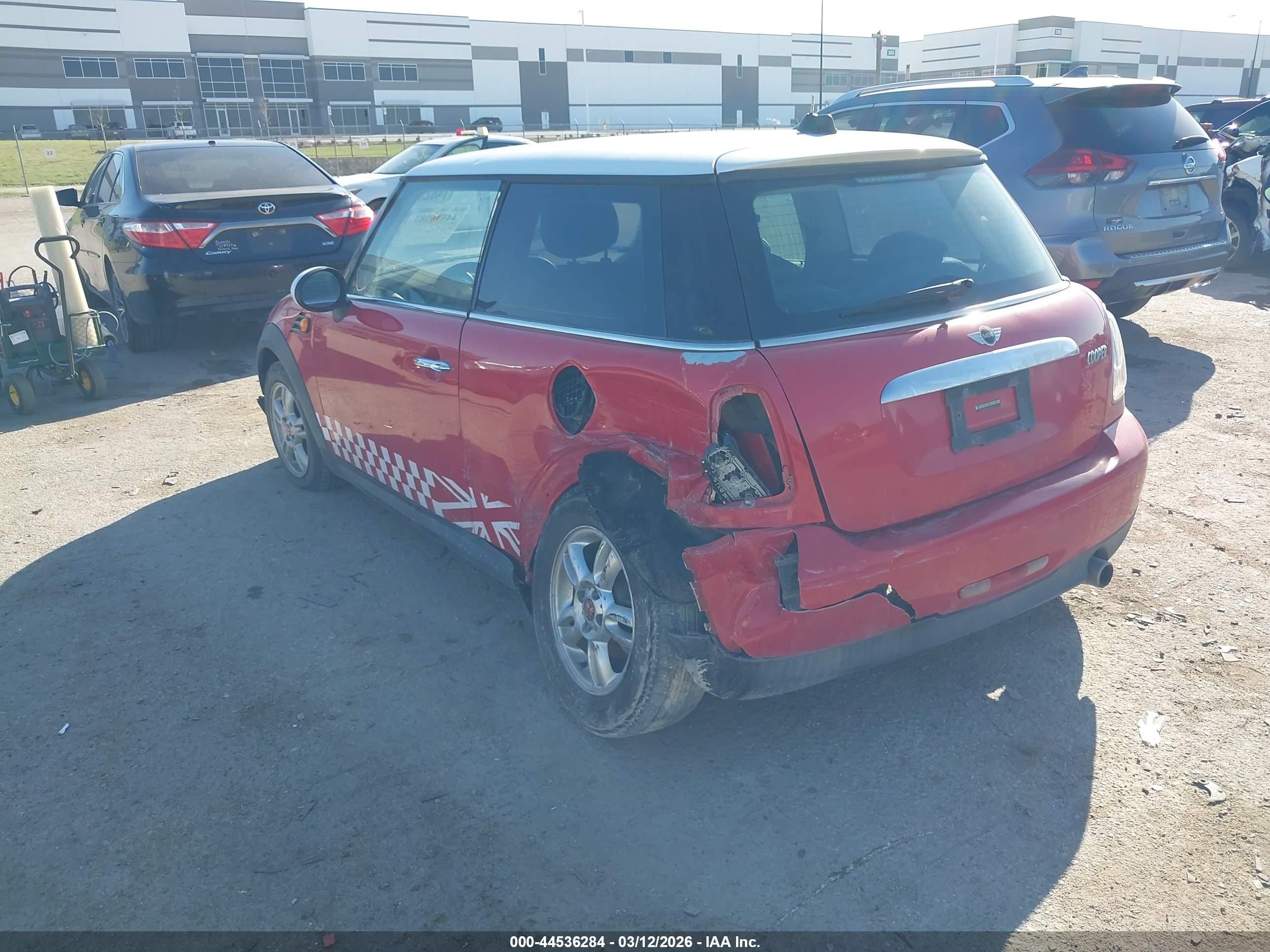 2012 Mini Cooper   Red vin: WMWSU3C5XCT185843