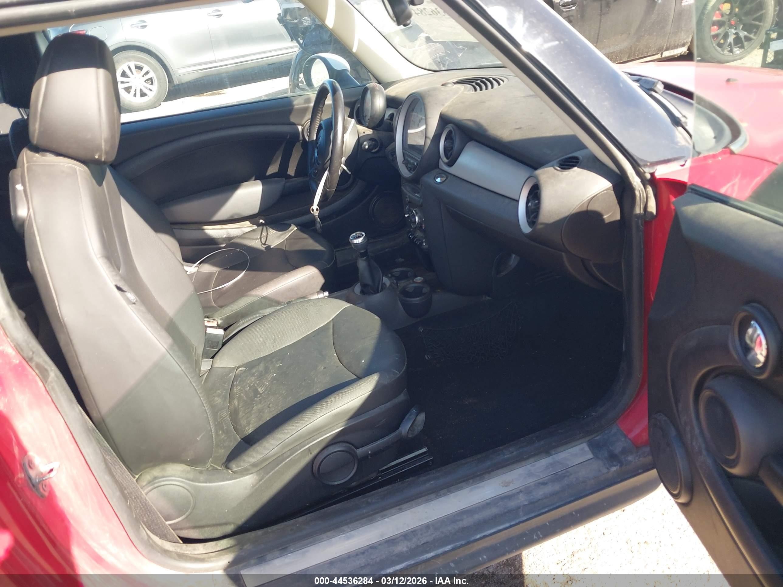 2012 Mini Cooper   Red vin: WMWSU3C5XCT185843