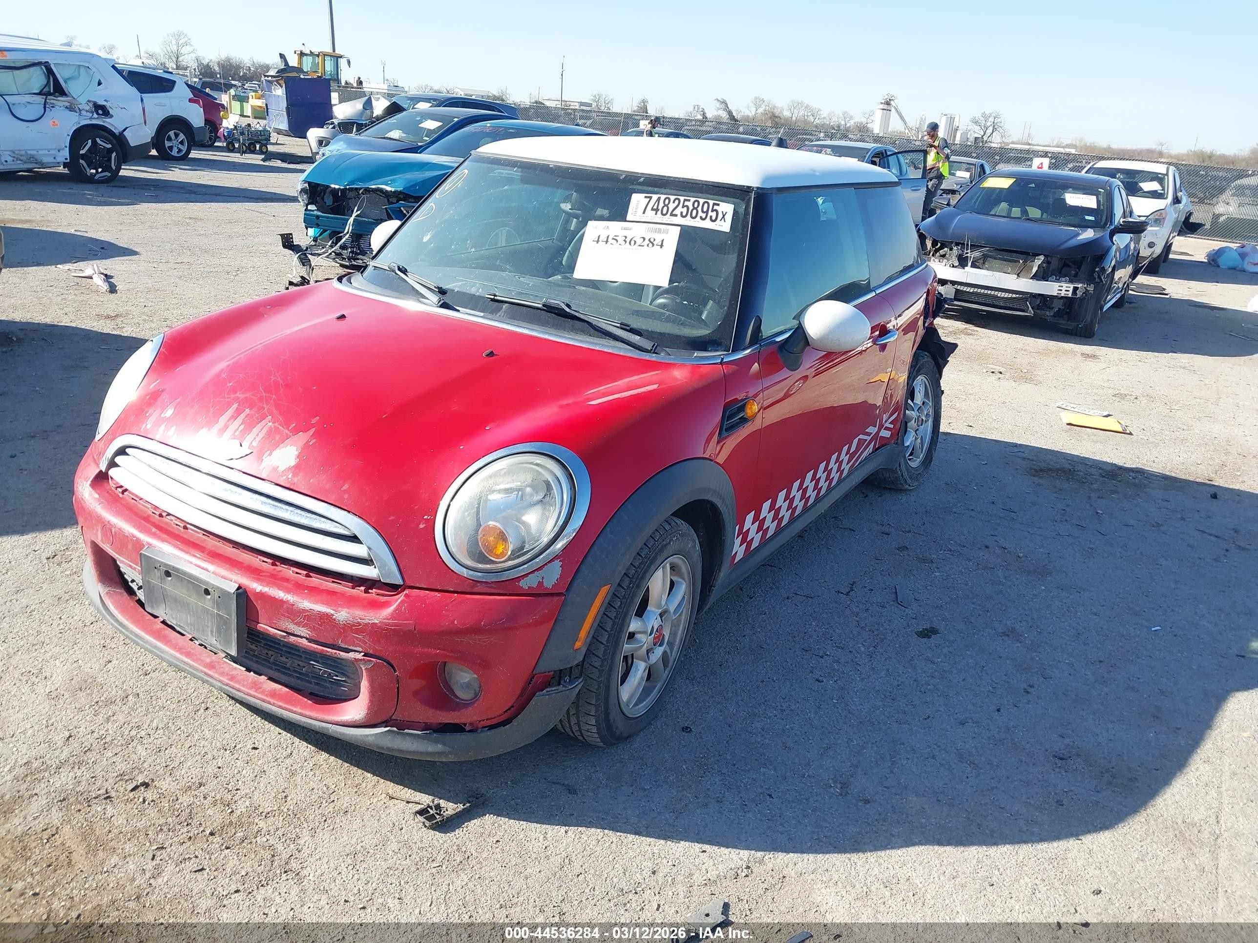 2012 Mini Cooper   Red vin: WMWSU3C5XCT185843