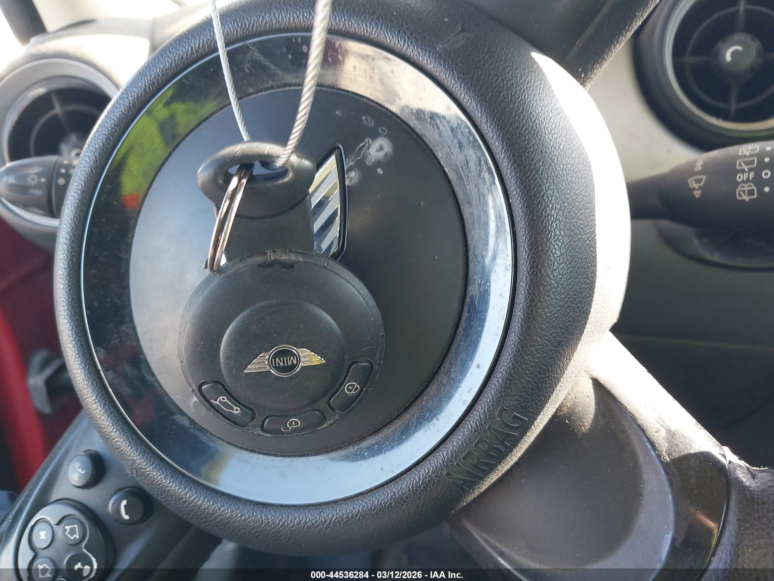2012 Mini Cooper   Red vin: WMWSU3C5XCT185843