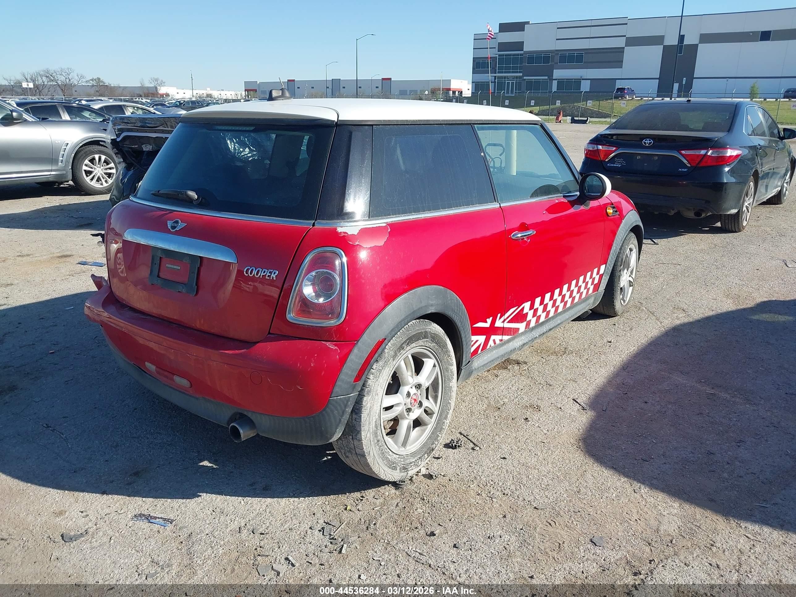 2012 Mini Cooper   Red vin: WMWSU3C5XCT185843
