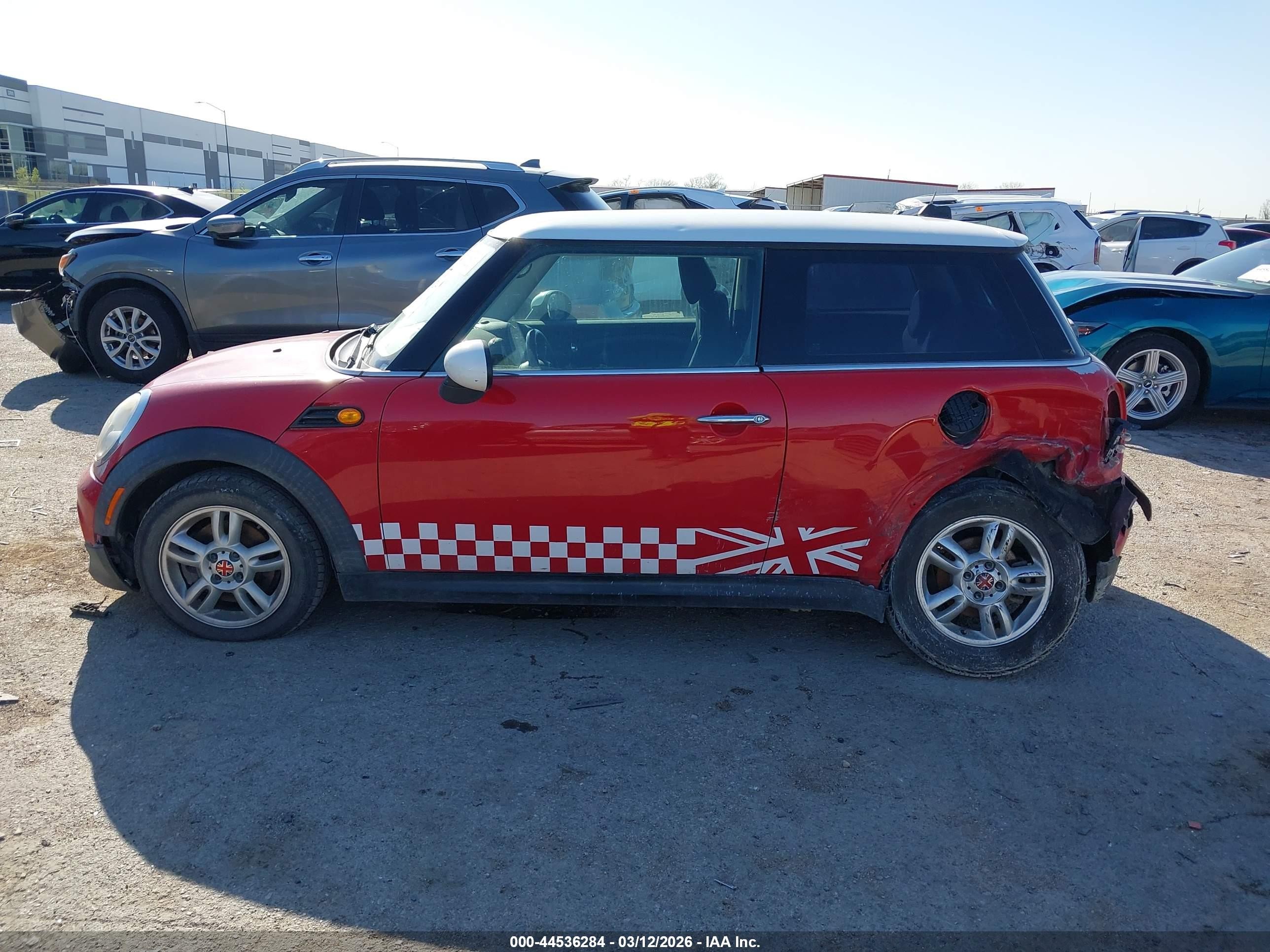 2012 Mini Cooper   Red vin: WMWSU3C5XCT185843
