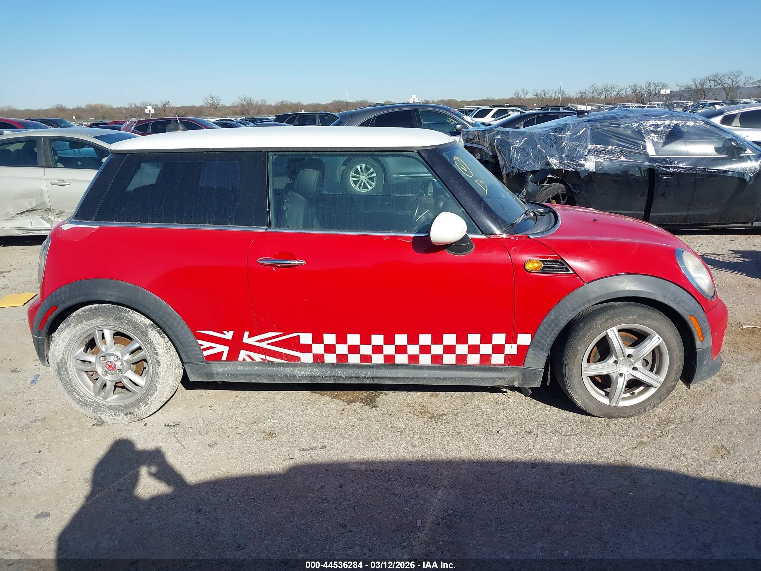 2012 Mini Cooper   Red vin: WMWSU3C5XCT185843