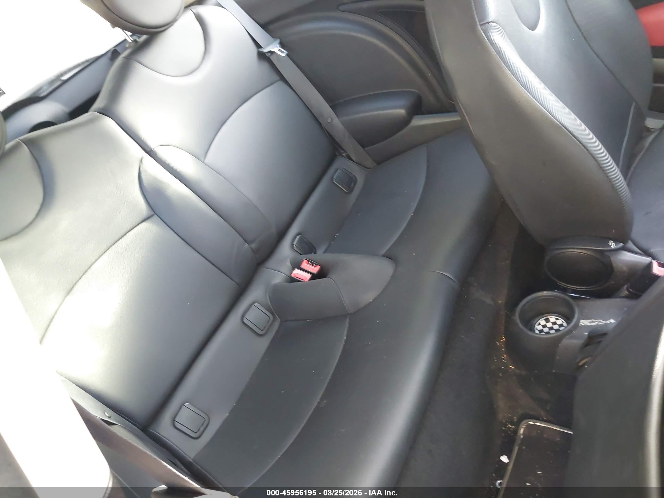2012 Mini Cooper   Red vin: WMWSU3C5XCT256068