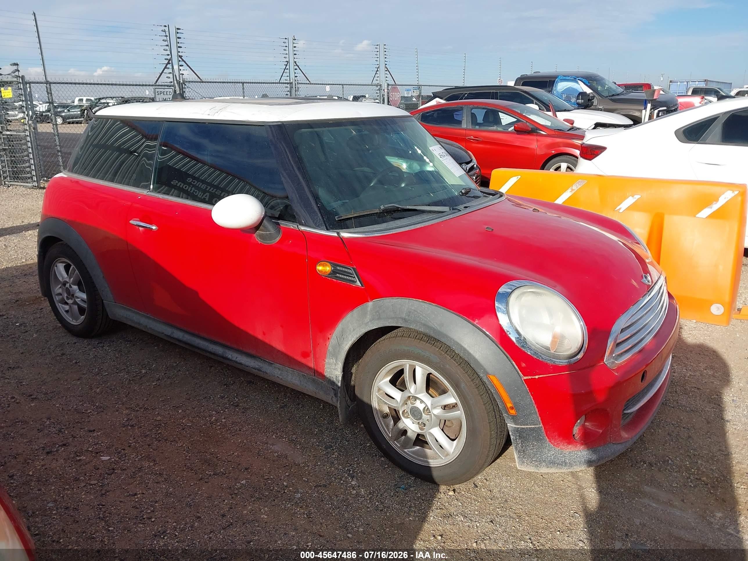 2012 Mini Cooper   Red vin: WMWSU3C5XCT263635