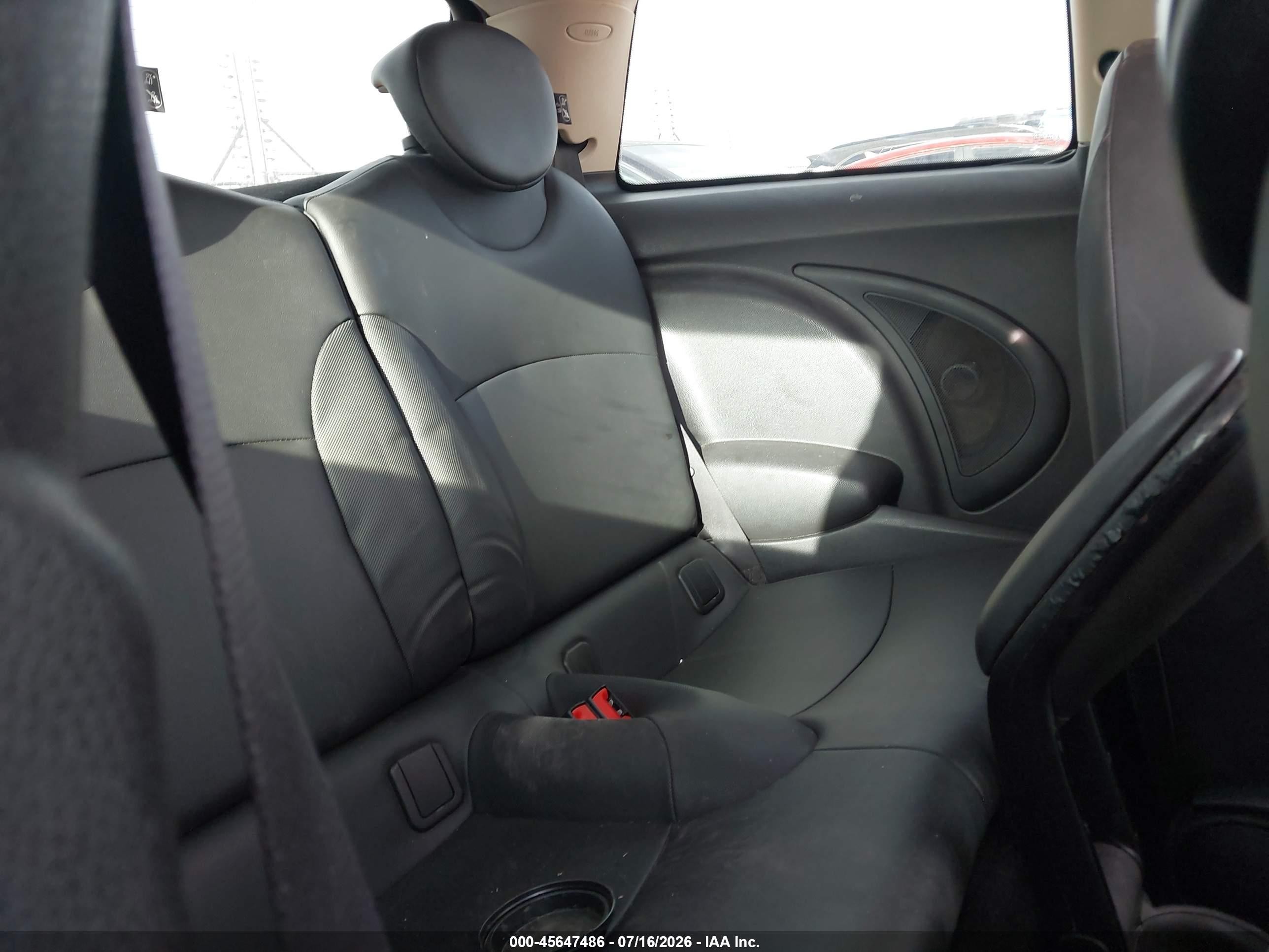 2012 Mini Cooper   Red vin: WMWSU3C5XCT263635