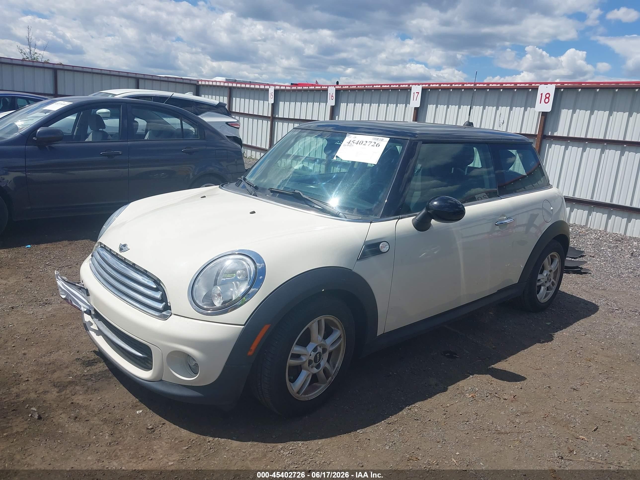 2012 Mini Cooper White vin: WMWSU3C5XCT263781