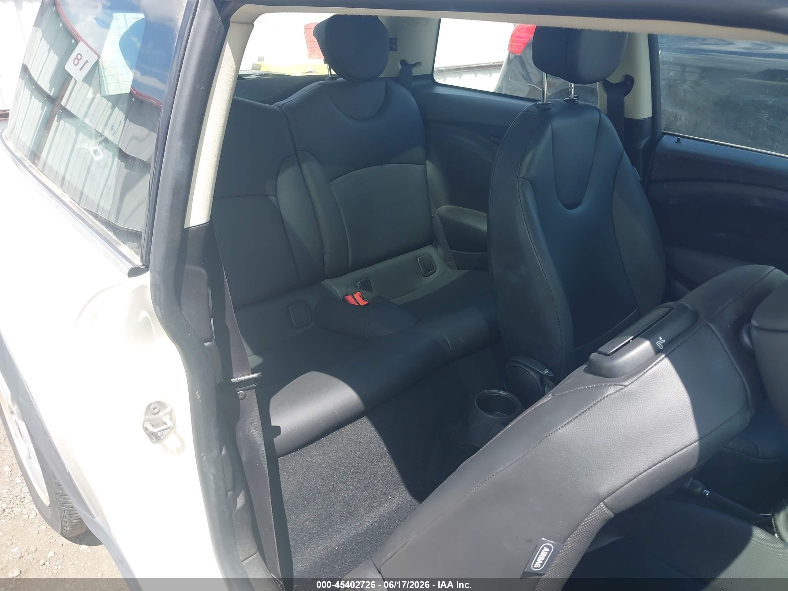 2012 Mini Cooper White vin: WMWSU3C5XCT263781